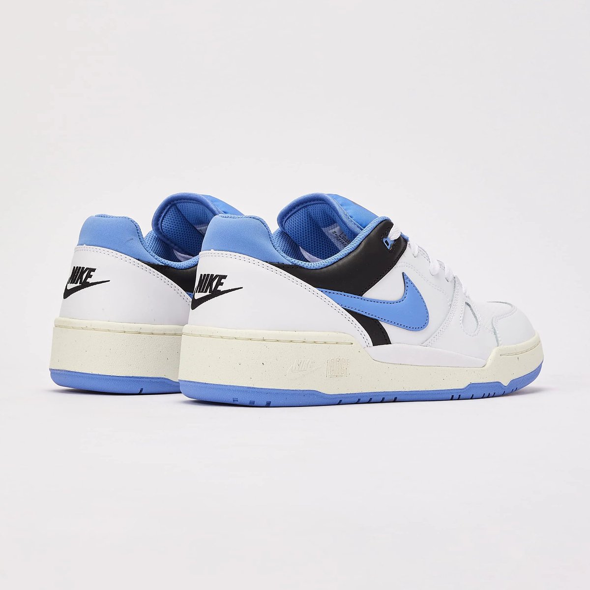 🚨 Promoção + Cupom:
📉 Menor valor histórico.

Full Force Low "UNC"
De R$699,99 | Por R$299,24

Na Nike: sdmlinks.com/b5T