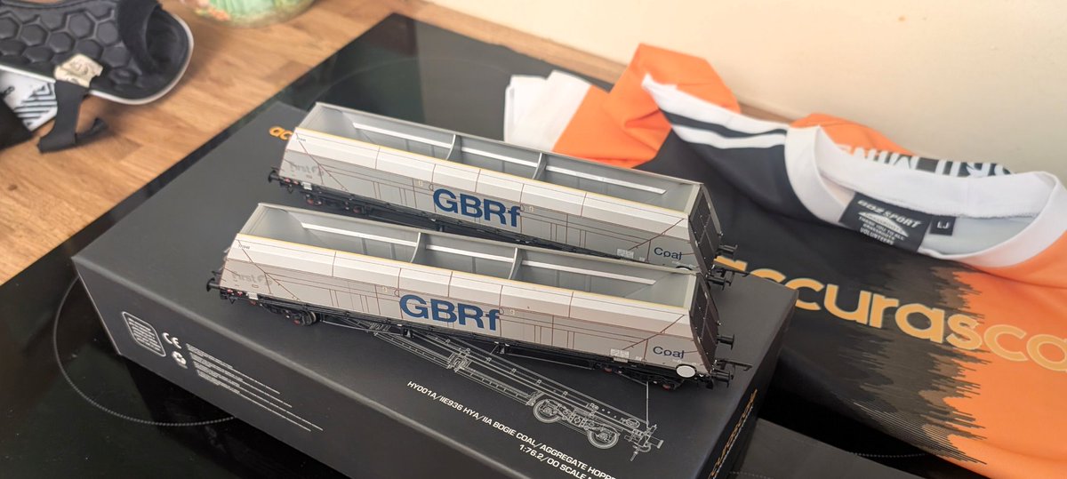 Billy & Trains (@trainsbilly) on Twitter photo Managed to get myself another pair <a href="/accurascale/">accurascale</a> <a href="/GBRailfreight/">GB Railfreight</a> HYA, secondhand but good condition. 😉 Managed to get myself another pair <a href="/accurascale/">accurascale</a> <a href="/GBRailfreight/">GB Railfreight</a> HYA, secondhand but good condition. 😉