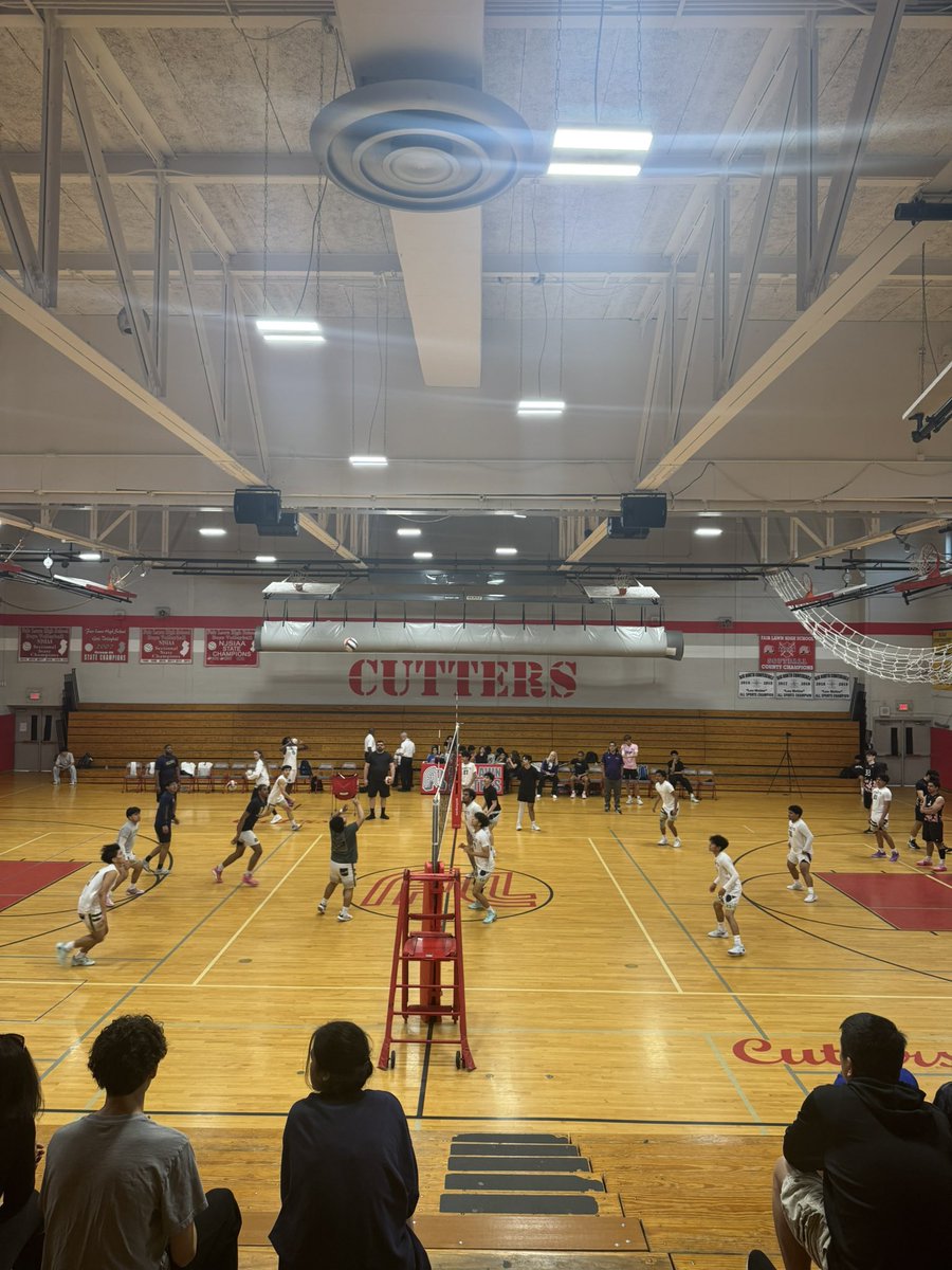 Here at Fair Lawn High School for the Bergen County boys volleyball tournament Final between fourth-seeded Garfield, and second-seeded Hackensack. Coverage starts at 4:30, tune in! 🏐