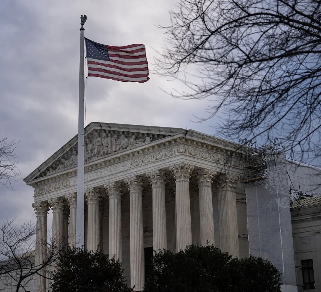 RpsAgainstTrump's tweet image. BREAKING: In a 7-2 decision, the Supreme Court blocks the Trump administration from deporting Venezuelan migrants under the 1798 Alien Enemies Act. Justices Alito and Thomas dissented.