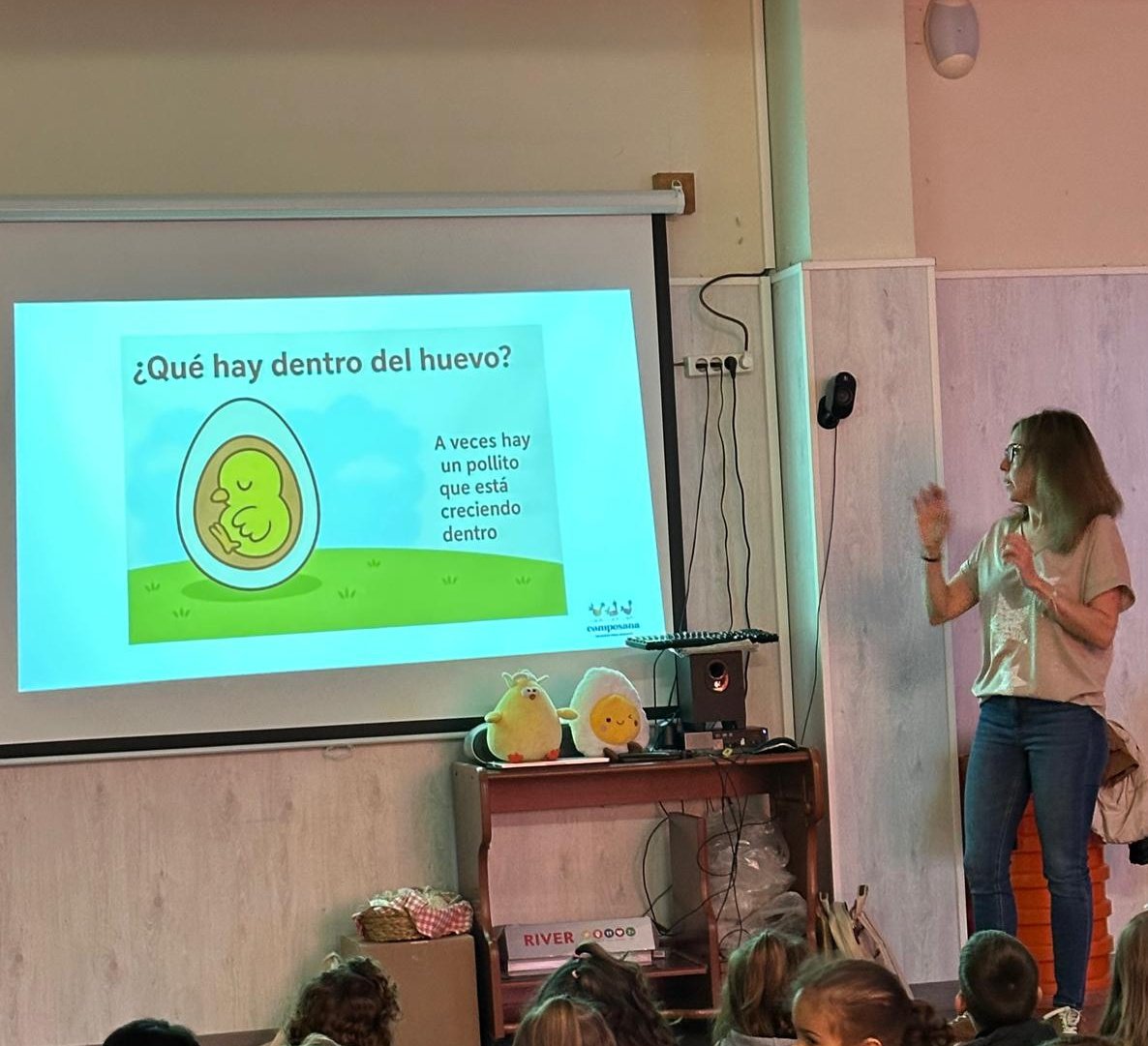 Claretsegovia (@claretsegovia) on Twitter photo Educamos por proyectos. Esther, de la empresa @campesana, colabora con nuestro proyecto sobre los animales de la granja. 1* Educación Infantil <a href="/Claretsegovia/">Claretsegovia</a>. <a href="/educacyl/">Educación JCyL</a> <a href="/escacyl/">Escuelas Católicas Castilla y León 🧡</a> Educamos por proyectos. Esther, de la empresa @campesana, colabora con nuestro proyecto sobre los animales de la granja. 1* Educación Infantil <a href="/Claretsegovia/">Claretsegovia</a>. <a href="/educacyl/">Educación JCyL</a> <a href="/escacyl/">Escuelas Católicas Castilla y León 🧡</a>