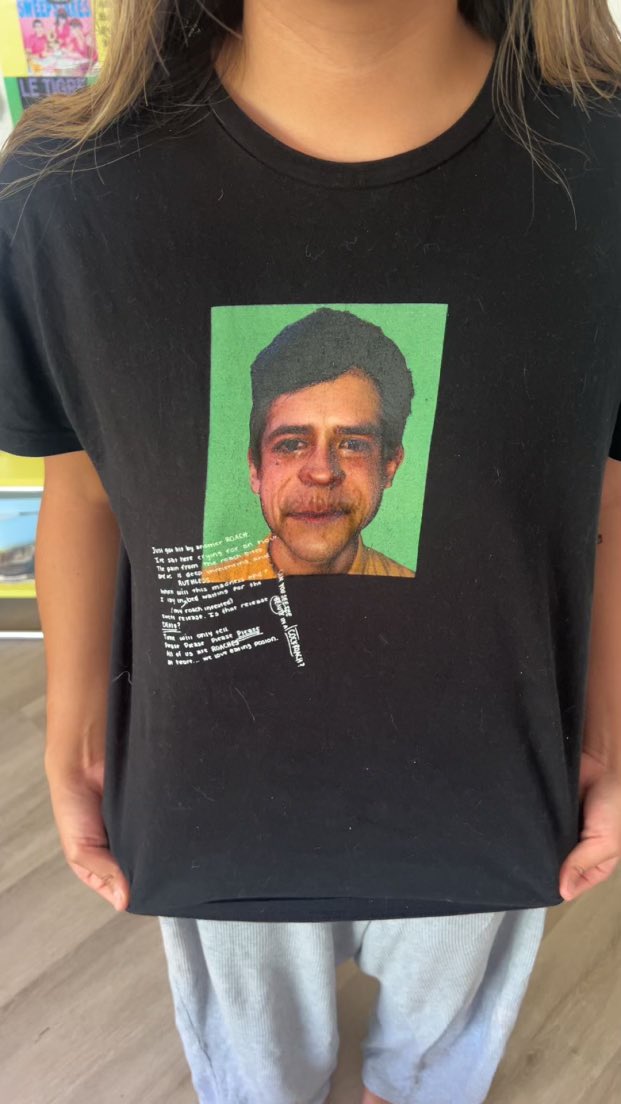 id0rru's tweet photo. I let my Friend borrow my shirt and She returned it like This… Something’s Off https://t.co/VXyaXCPWLc