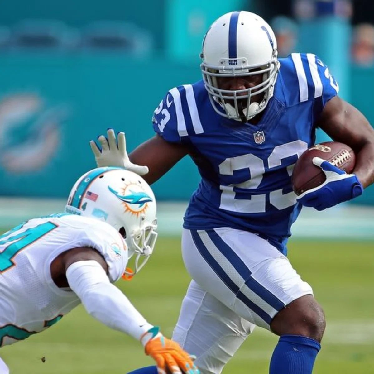 JimIrsay's tweet image. And happy birthday (May 14) to the great FRANK GORE (2015-17).  Incredible 16-yr career, rushed for 1,000+ yds for us at age 33.  Soon to be @ProFootballHOF 💪