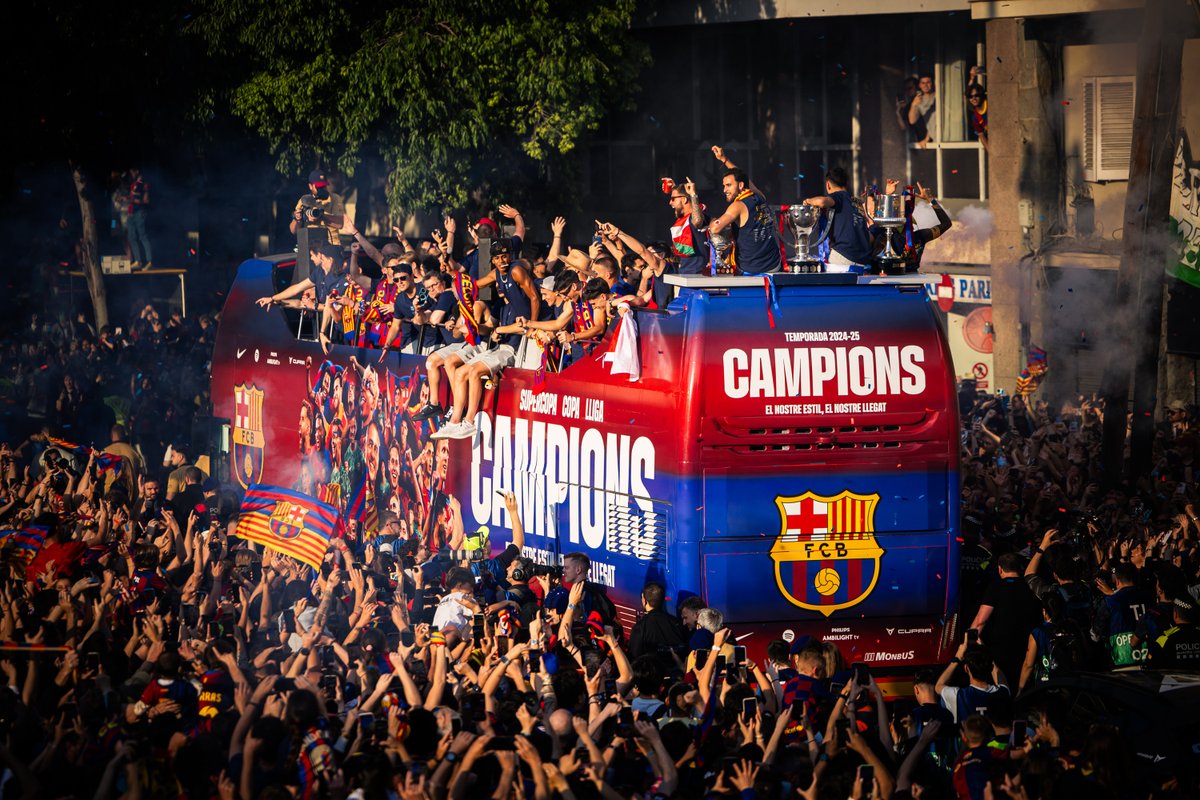El Barça juga a RAC1 (@fcbrac1) on Twitter photo 🔵🔴 Segons la Guàrdia Urbana, 670.000 persones han celebrat amb els jugadors del Barça els tres títols aconseguits aquesta temporada
🎉 La plantilla ha recorregut els carrers de Barcelona durant més de tres hores 🔵🔴 Segons la Guàrdia Urbana, 670.000 persones han celebrat amb els jugadors del Barça els tres títols aconseguits aquesta temporada
🎉 La plantilla ha recorregut els carrers de Barcelona durant més de tres hores
