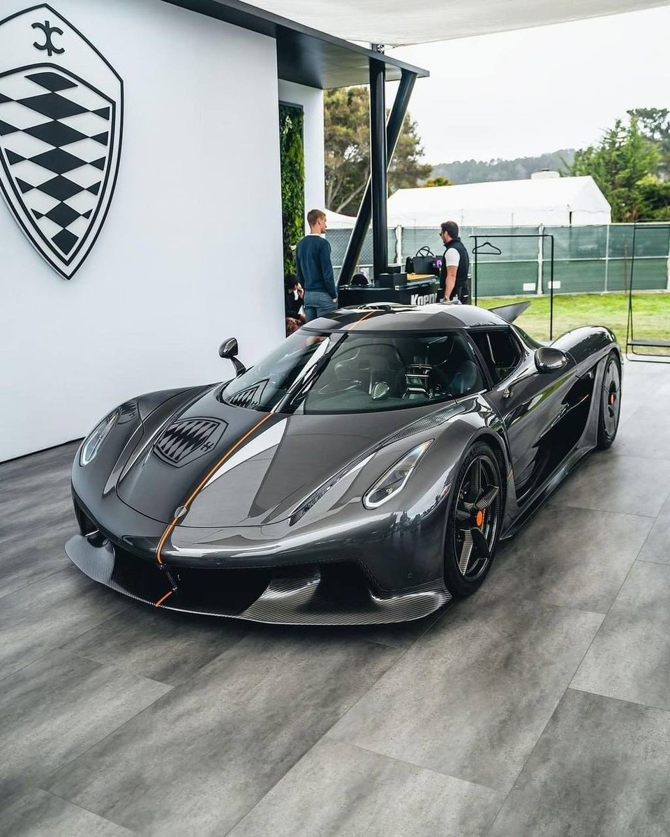 _robertryan's tweet image. "To some, a car is just a machine; to others, it’s a dream."