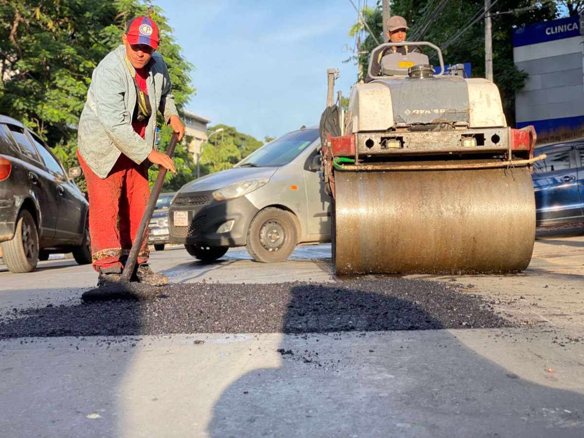 Los trabajos de reposición de asfalto no se detienen 🙌🏻
Realizamos estas tareas en los turnos mañana, tarde y noche 🚧