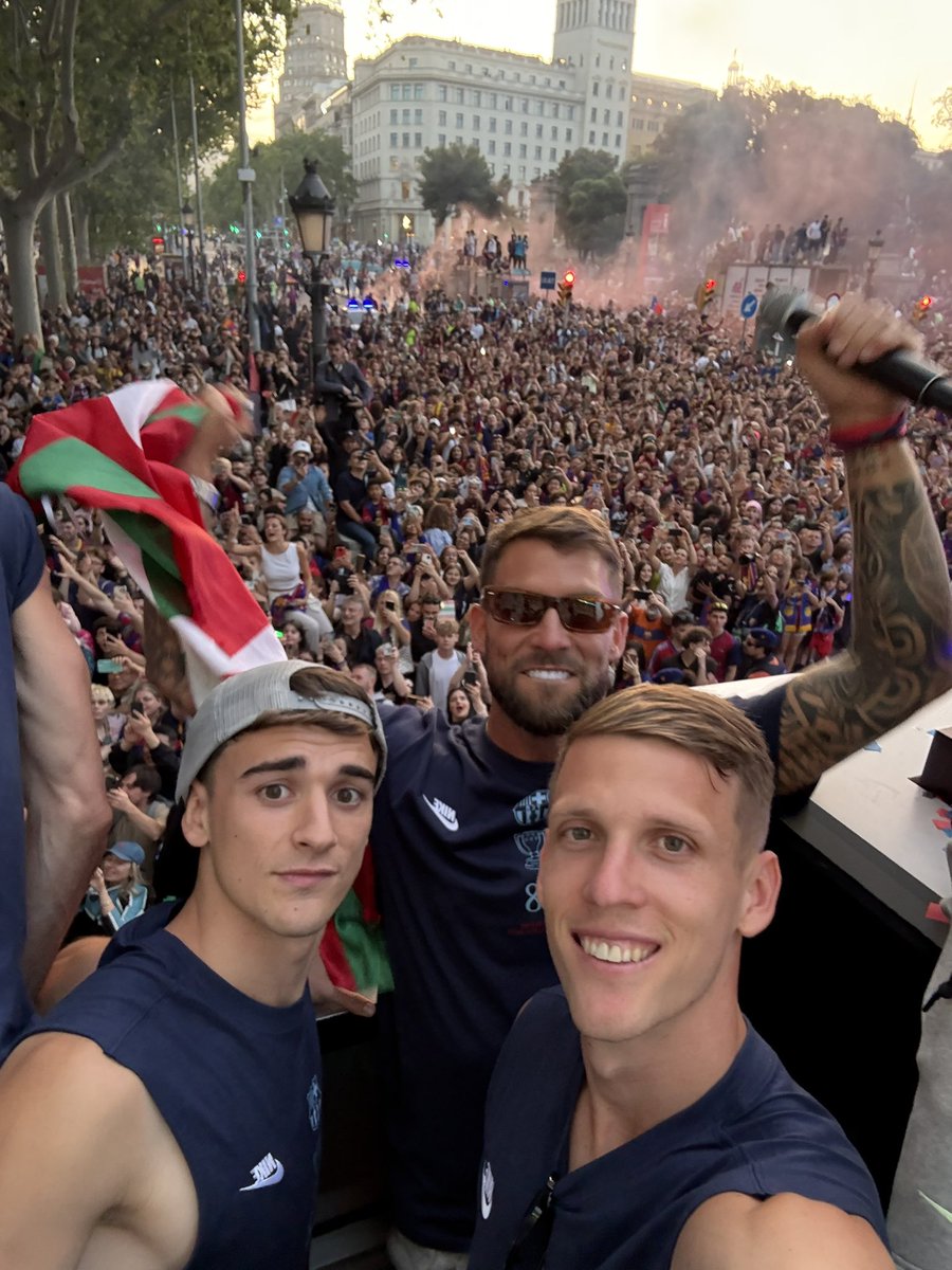 daniolmo7's tweet image. Gràcies Barcelona… Gràcies Culers!!! 💙❤️ 🏆🏆🏆