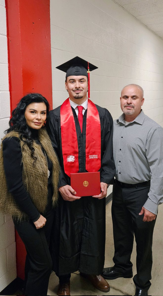 Congratulations👨‍🎓 my Son now go get that MASTER'S 📚🏈❤
