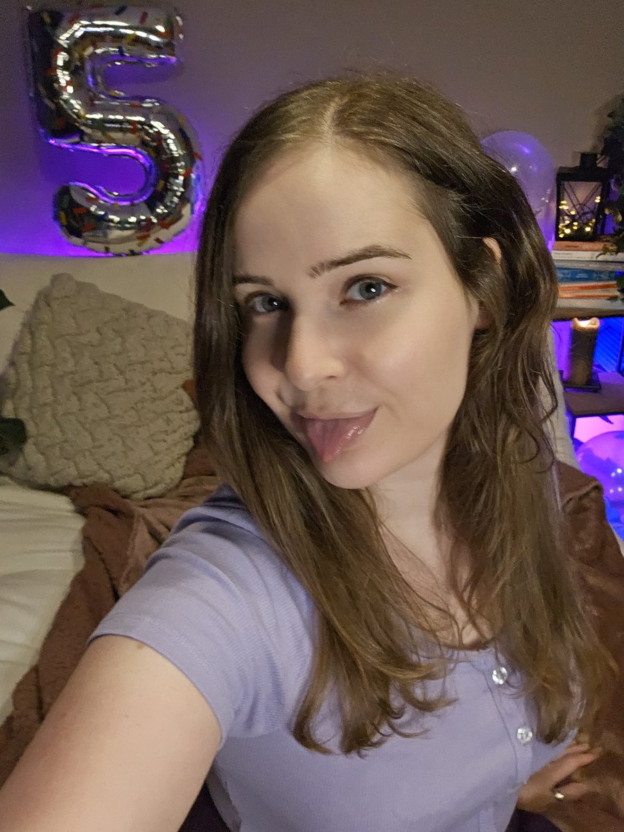 Online! Let's celebrate 5 years together 😁! melodymellow.live