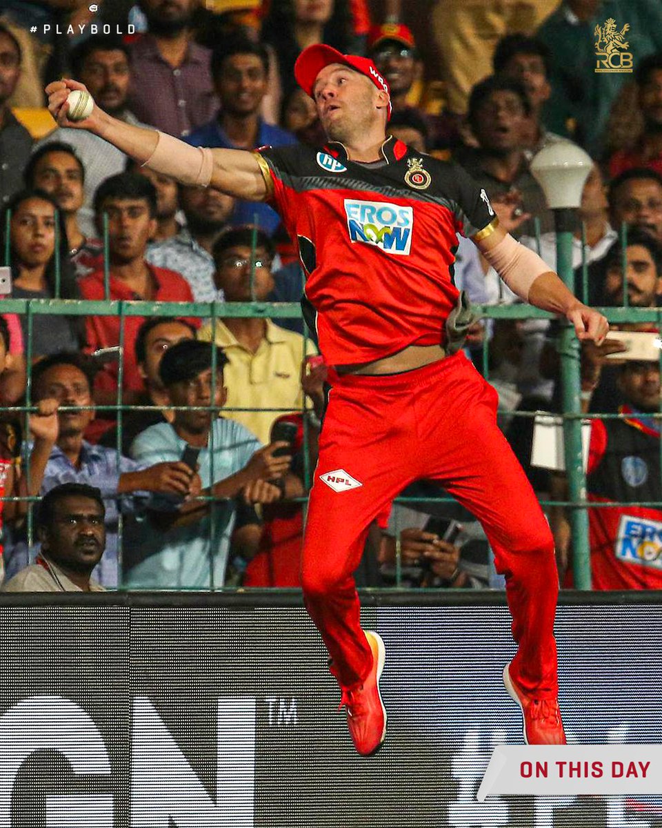 RCBTweets's tweet photo. 𝑻𝒉𝒆𝒚 𝒔𝒂𝒊𝒅 𝒈𝒓𝒂𝒗𝒊𝒕𝒚 𝒂𝒍𝒘𝒂𝒚𝒔 𝒘𝒊𝒏𝒔. 𝑨𝑩𝑫 𝒔𝒂𝒊𝒅, “𝑯𝒐𝒍𝒅 𝒎𝒚 𝒄𝒂𝒑𝒆.” 🦸‍♂️

#OnThisDay in 2️⃣0️⃣1️⃣8️⃣ vs SRH, 𝗦𝘂𝗽𝗲𝗿𝗺𝗮𝗻 𝗱𝗲 𝗩𝗶𝗹𝗹𝗶𝗲𝗿𝘀 defied physics with a leap and a catch so iconic, it still makes our hearts race! 🙌

#PlayBold #ನಮ್ಮRCB https://t.co/mEAJWbFb20