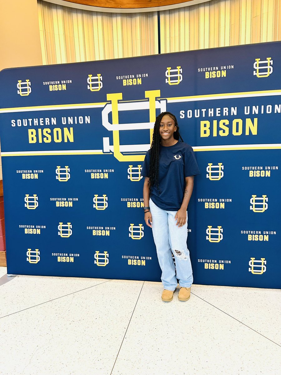 JourneySmith20's tweet photo. Had a great visit and talk with Coach Taylor! I’m please to have been offered a full basketball scholarship at Southern Union State Community College @SouthernUnionSC 
@MsDanaKay @Coach_V_Smith @SYL_LadyAggies @mikemillsnc @nowelitenike https://t.co/qFjW8IAni3