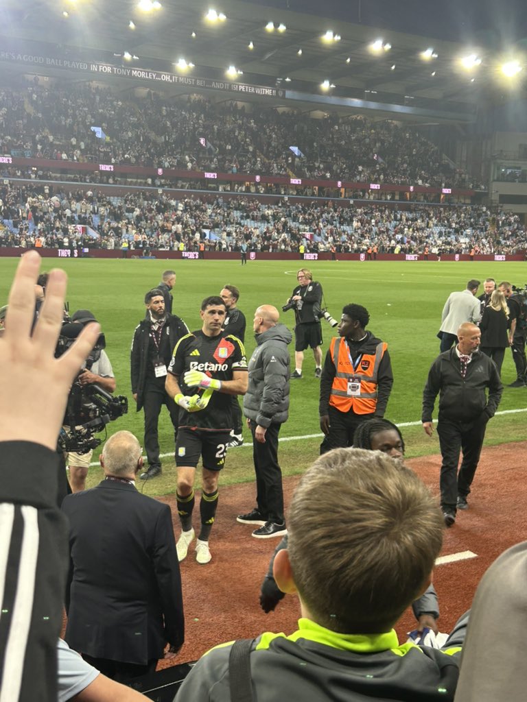 Tom Kenny tweet media