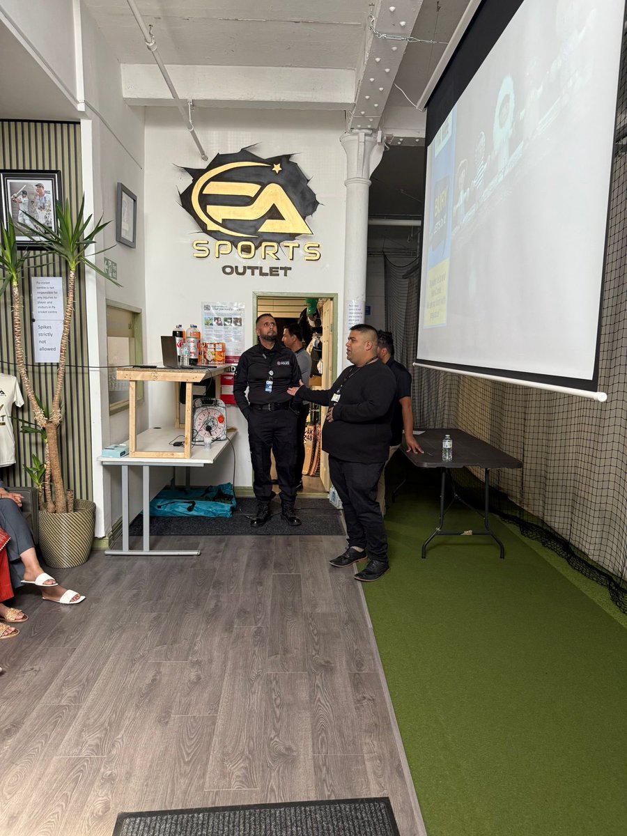 CllrShahbazArif's tweet image. Lovely to attend with Chief Inspector Barton and Inspector Hussain Hate Crime training at PA Cricket Indoor Centre on Cobden Street Bury, raising awareness on Hate Crime. @GMPBuryPolice 

#LetsEndHate #WeStandTogether