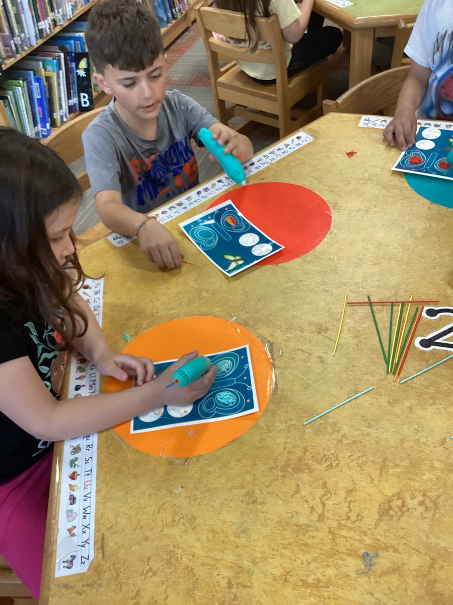 LeviLibrary's tweet image. This week we used our 3D doodle pens to create butterflies with our 1st graders! @MeadowDriveElem