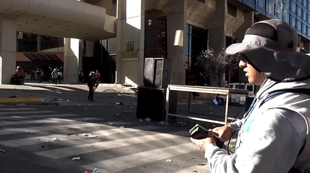 Policía dispersa a evistas que llegaron a La Paz con gases lacrimógenos
Créditos: El Deber 
eldeber.com.bo/pais/policia-d…