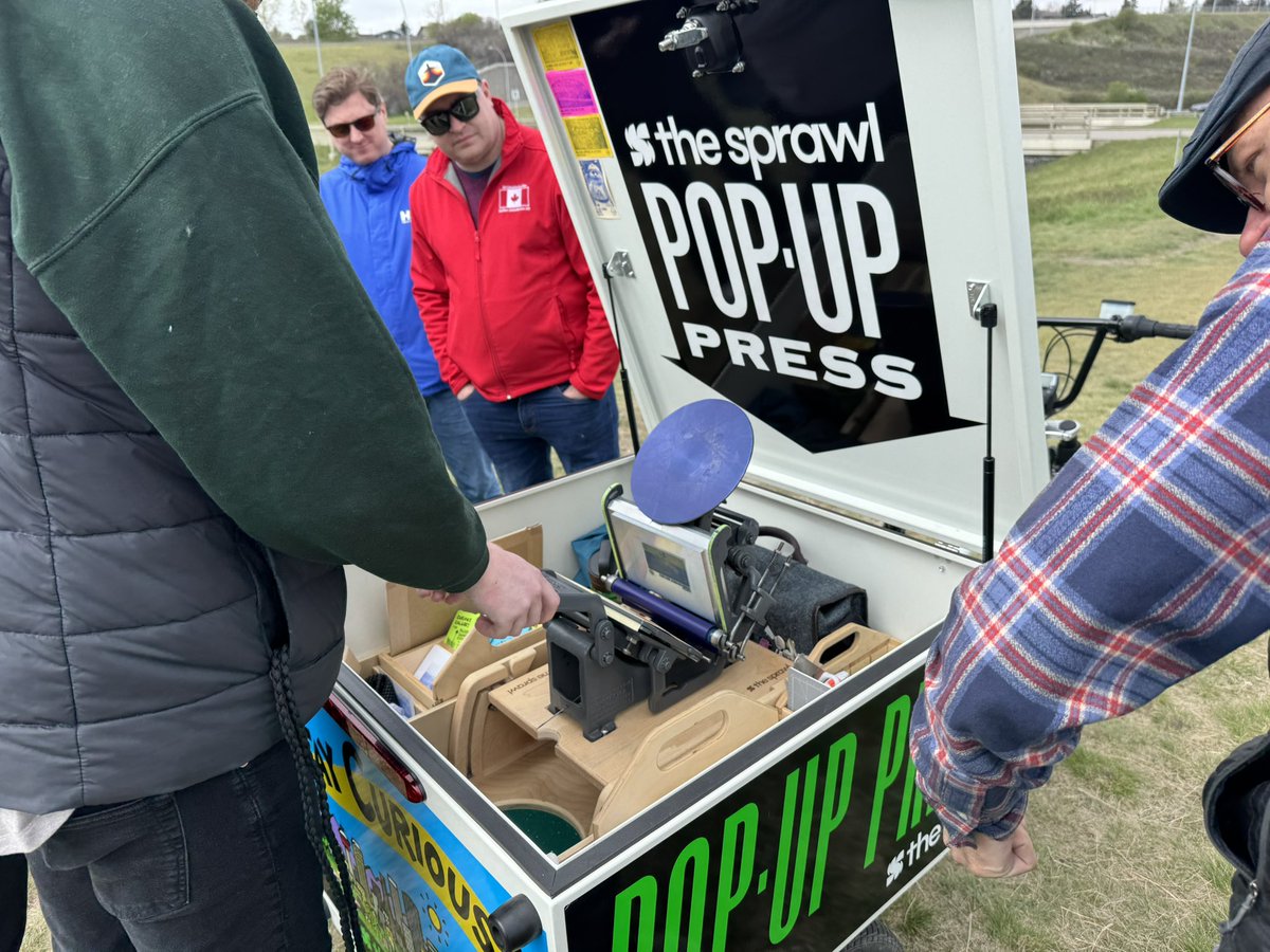 Laura Hack tweet media