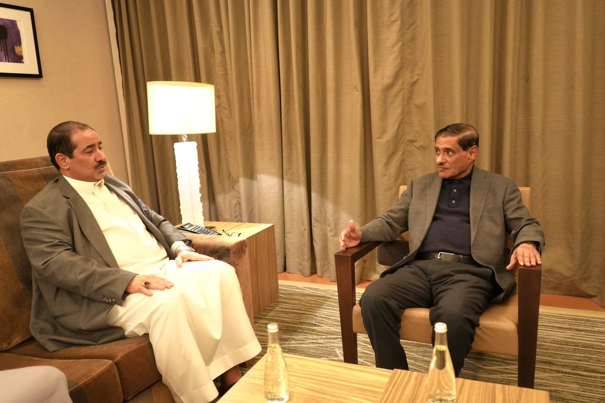 عضو مجلس القيادة الرئاسي اللواء فرج البحسني يطّلع على الأوضاع الأمنية من وزير الداخلية

الإعلام الأمني- الرياض: 

اطّلع عضو مجلس القيادة الرئاسي اللواء الركن فرج سالمين البحسني، اليوم، على مستجدات الأوضاع الأمنية في البلاد، وذلك خلال لقائه مع وزير الداخلية اللواء الركن إبراهيم