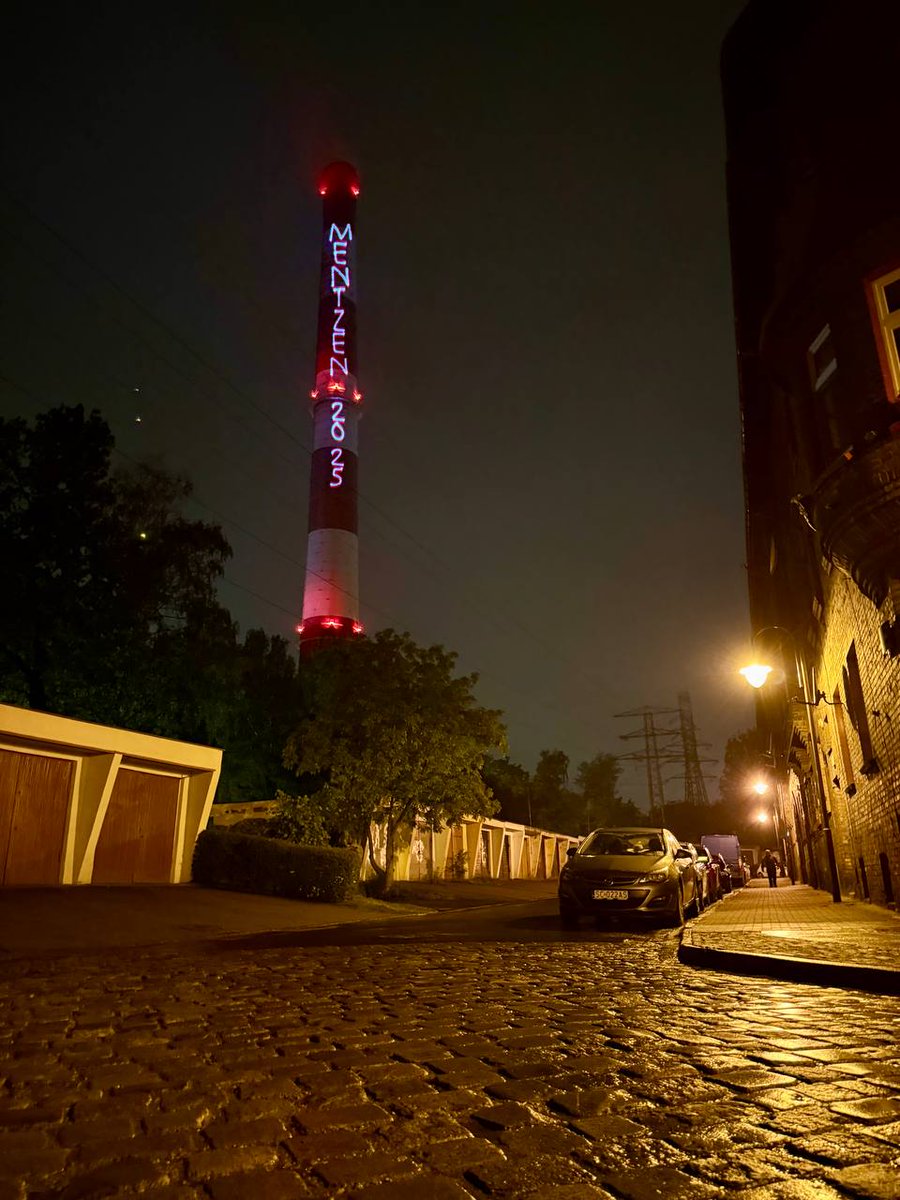MarSypniewski's tweet photo. KATOWICE NOCĄ! https://t.co/ru0kj3aGCy