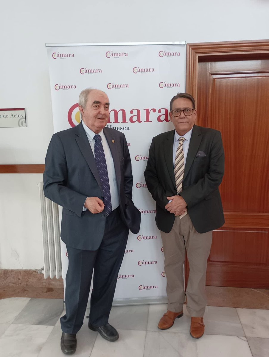 Provechoso encuentro sostuvimos con el Presidente de la Cámara de Comercio de Huesca - Aragón, Sr. Manuel Rodríguez Chesa, con quien repasamos posibilidades de desarrollar relaciones comerciales con #Cuba e invitamos al empresariado a explorar posibilidades de inversión.