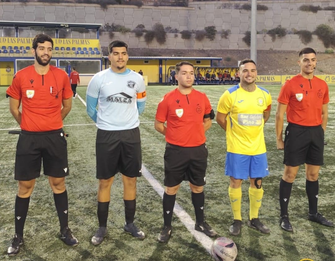 Federación de Fútbol de Las Palmas (@fflaspalmas) on Twitter photo 📸 | El vicepresidente <a href="/ReinaldoMontes8/">Reinaldo Montesdeoca</a> presente en el partido de la Fase de Ascenso a Primera Regional entre <a href="/Ad7Palmas/">AD7Palmas</a> y <a href="/cd_arinaga/">CD Arinaga</a>
#FútbolCanario 📸 | El vicepresidente <a href="/ReinaldoMontes8/">Reinaldo Montesdeoca</a> presente en el partido de la Fase de Ascenso a Primera Regional entre <a href="/Ad7Palmas/">AD7Palmas</a> y <a href="/cd_arinaga/">CD Arinaga</a>
#FútbolCanario