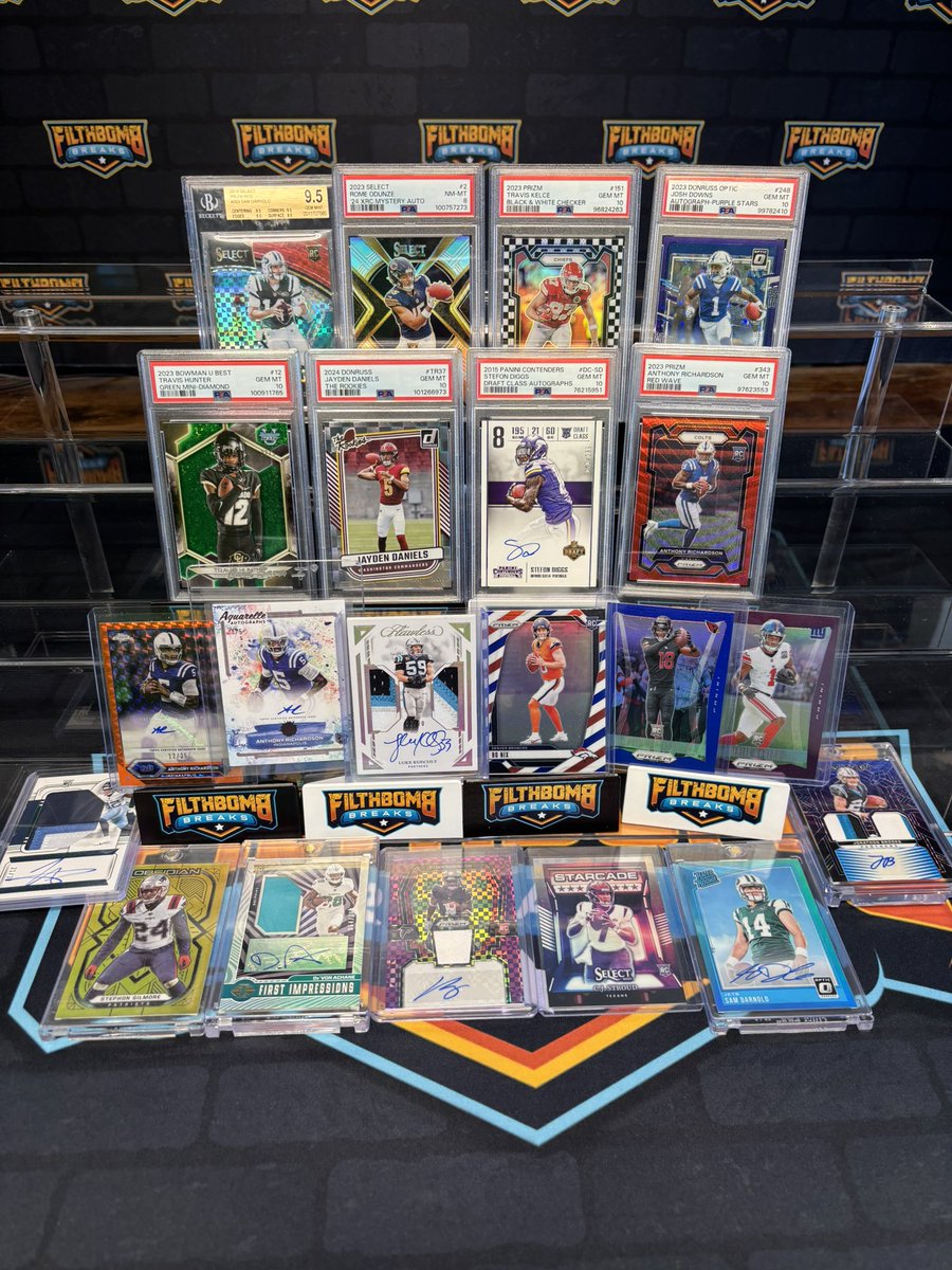 🚨 GIVEAWAY TIME! 🚨
🎉 Pick ANY card for FREE from this picture! 🎉 

The rest of these awesome cards will be given away LIVE during our Bombinos debut break starting at 6pm ET! 

Here's how you can enter:
1️⃣ RETWEET this post
2️⃣ Tag a friend 

Winner will be chosen at 6PM ET.