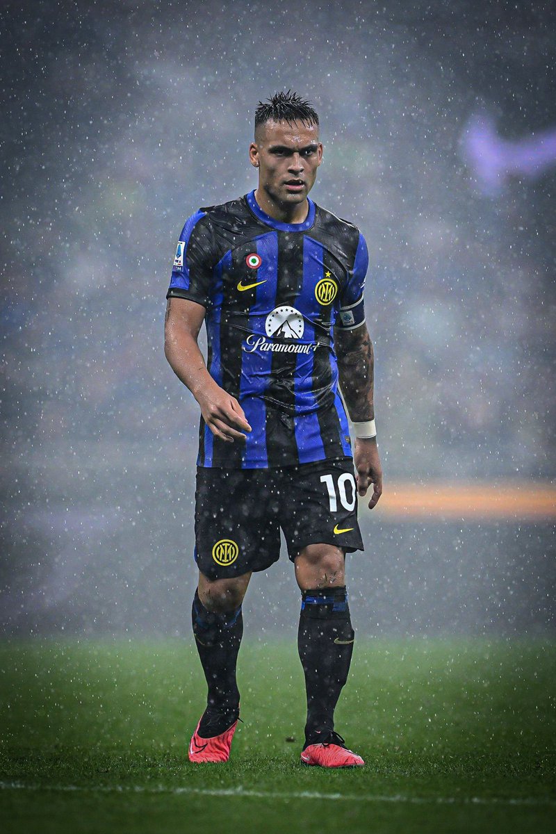 LautaroM22_'s tweet photo. Llueve. Falta poco. https://t.co/0kQYvufO4U