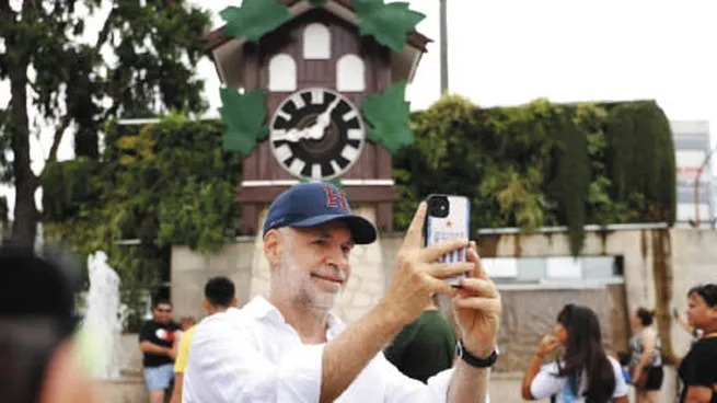 Según Larreta, su regreso es para ayudar a los porteños del abandono actual.
Pero recuerdo el 2023 cuando el  círculo rojo y los "analistas" lo daban como Presidente electo que viajaba 2 veces x semana por las provincias.
Ese año, Caba invirtió 45% menos para limpieza, 32,8%
