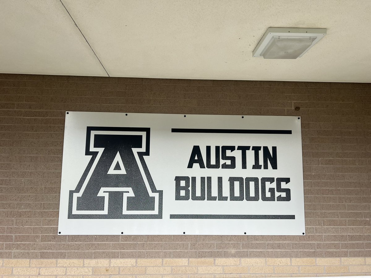 Matthew Yzaguirre (@coachyzaguirre) on Twitter photo S/O to <a href="/waller_26/">Trey Herrmann</a> for letting me come out yesterday and watch the Dawgs practice!
<a href="/AHSDawgFootball/">Austin Dawg Football</a> S/O to <a href="/waller_26/">Trey Herrmann</a> for letting me come out yesterday and watch the Dawgs practice!
<a href="/AHSDawgFootball/">Austin Dawg Football</a>