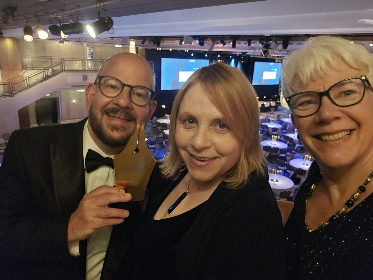 Can't resist posting this from <a href="/thebookseller/">The Bookseller</a> @BritishBookAwards on Monday. Library of the Year for <a href="/MancLibraries/">Manchester Libraries</a> with <a href="/CherylPridgeon/">Cheryl Pridgeon</a> and <a href="/DPMiddleton/">Danny Middleton</a>