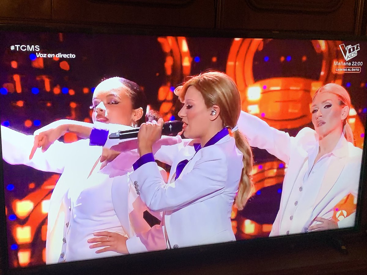 Sandrypekee's tweet photo. Diva diva divazaaaaaa😍😍 ESPECTACULAR!!!!!!!! 
Que no eres de este mundo!! 🤪 brutallll 
Ya no es Madona es MadAna😜@anaguerra eres muy muy grandeeeeee!!!!🩵 
que ‘la llama’ de la magia nunca se apague 😜❤️‍🔥💫🫶
 #TCMS https://t.co/9II32QLPew