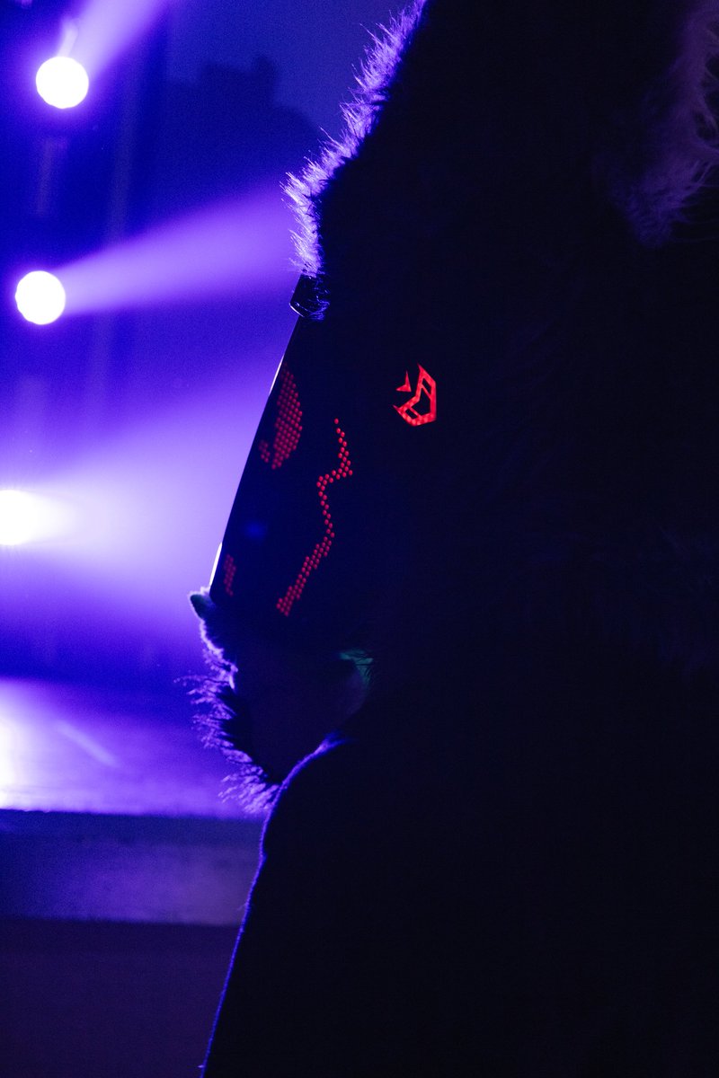 TheNoobieYaKnow's tweet image. ITS TIME TO FUCKING RAVE BABY!! 

📸: @ThatSparkleFox 

#FursuitFriday #furryfandom