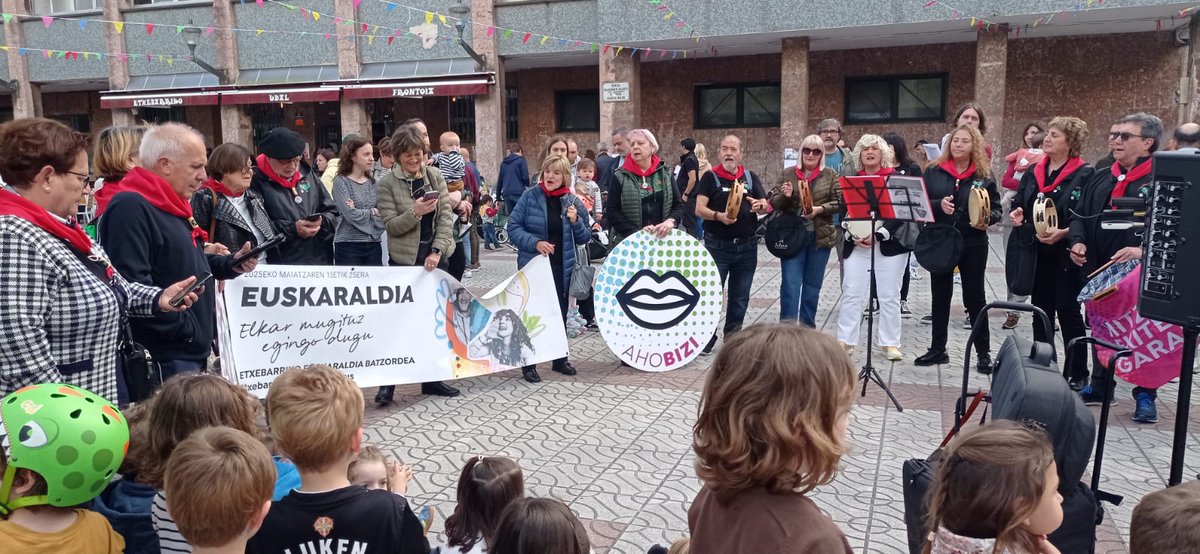 Gaur estreinatu dira Etxebarriko lagunak Kantari App-ean! Ongietorriak izan!