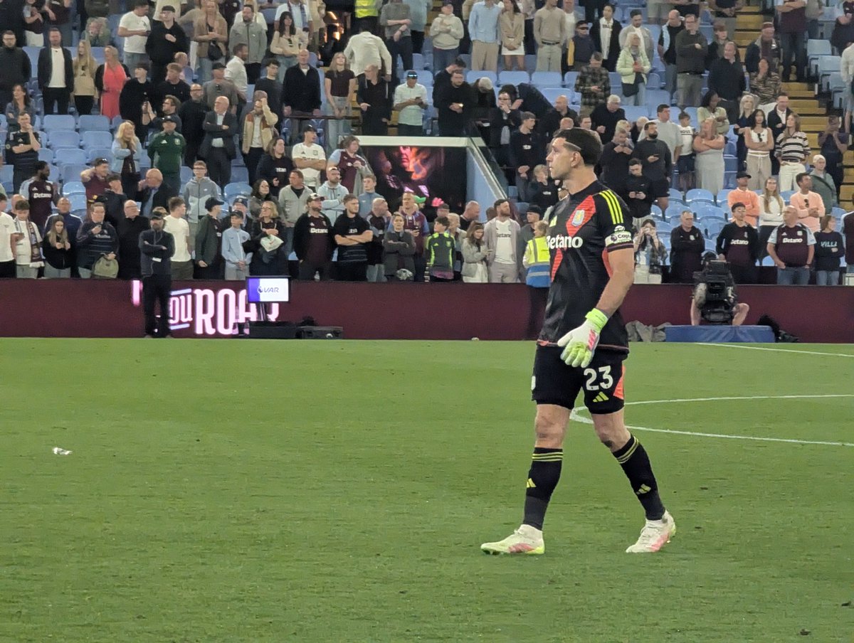 👀 Please don't say it. 😢
#AVFC #WorldsNumberOne