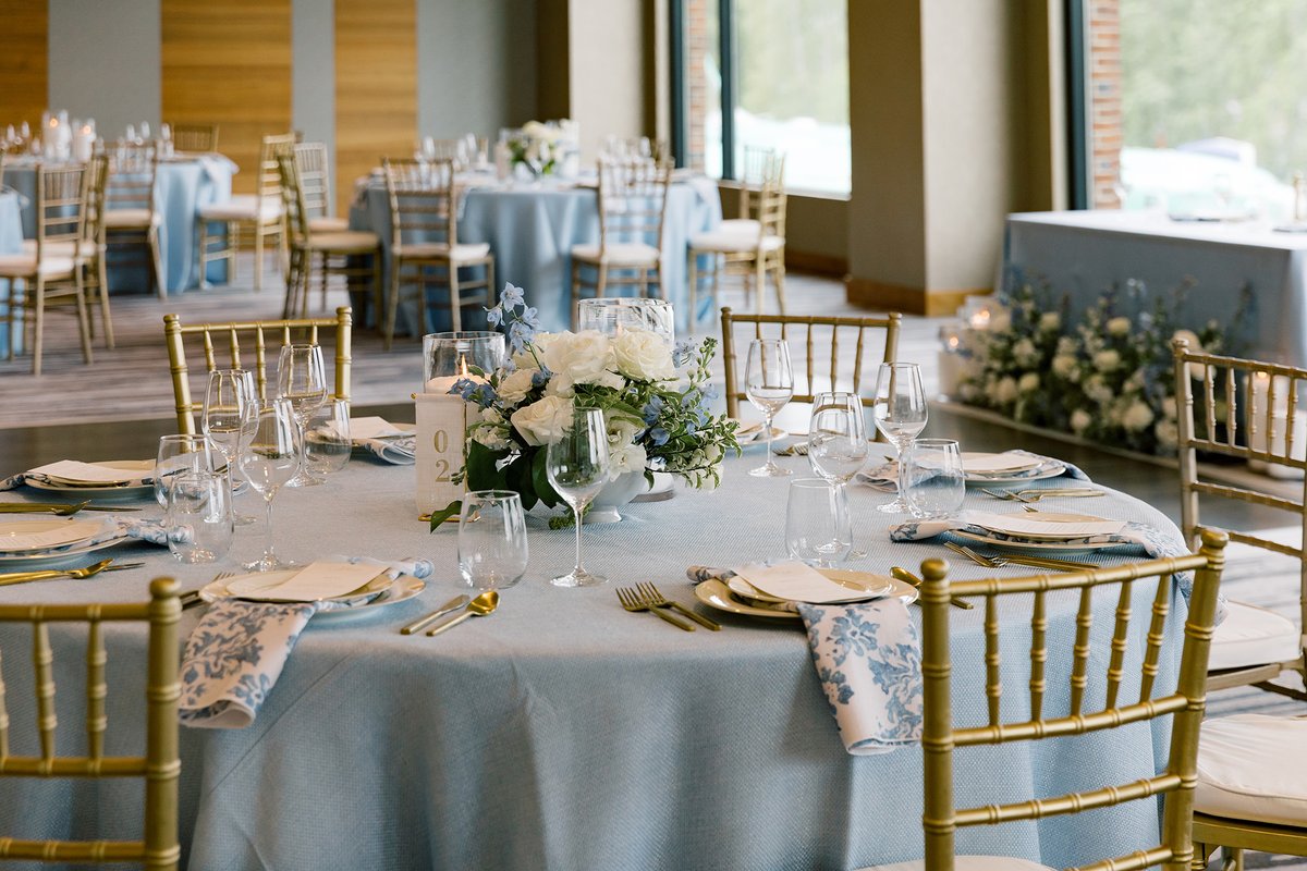 FabulousEvents's tweet photo. Transform your event with our stunning Carolina Blue Rattan linen paired with the elegant Vintage Bella napkin. This duo brings a touch of sophistication and charm to any setting. Do you love this combination as much as we do? 

Photo courtesy of Malika Lynd Photography https://t.co/PRUOged5Yf