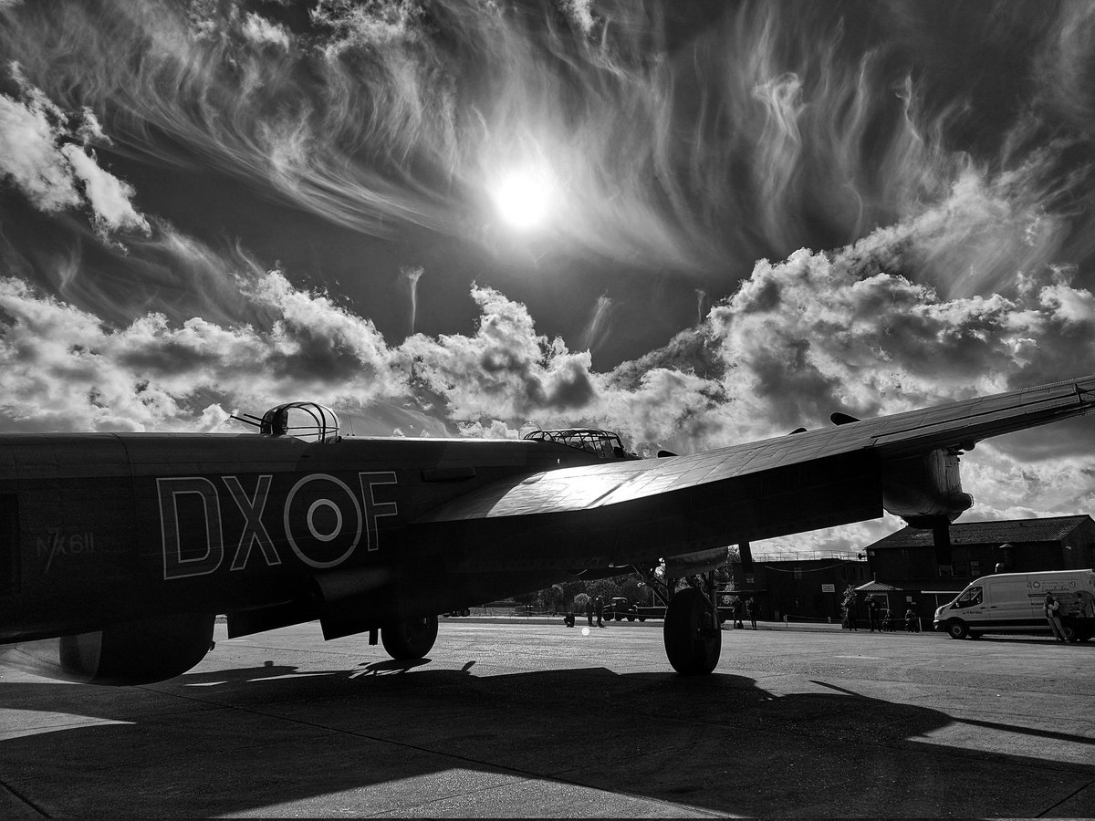 jazzkazz1's tweet photo. Before I head to bed after my crazy busy day, i'm pausing to remember all those brave souls who were part of Operation Chastise on this night in 1943, so many of whom never made it home...😔
#Dambusters
#LestWeForget
#RememberTheMany https://t.co/crVo5g0NTw