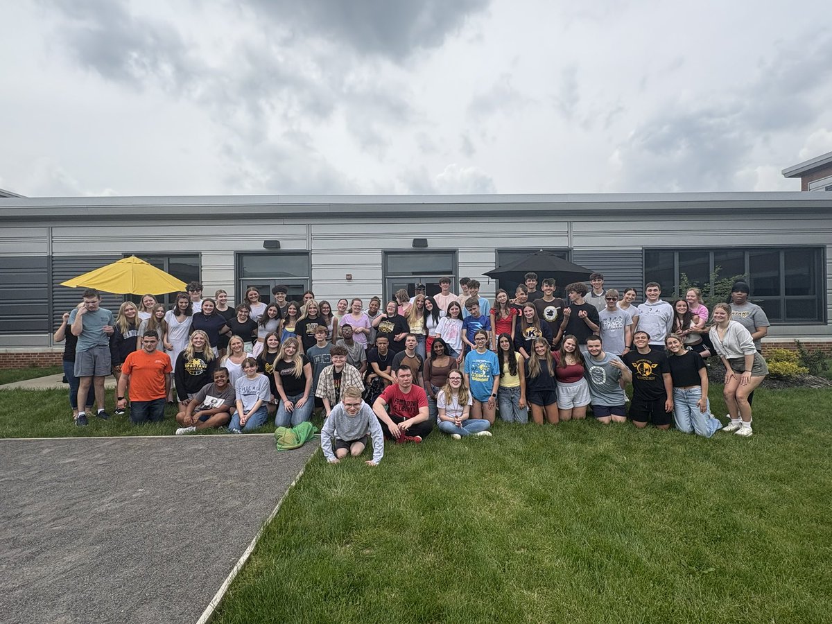 Best Buddies End of the Year Picnic! So cool to see so many kids dedicated to inclusion (and we are missing some!!) 🖤💛 The Hilltop is a special place to be!