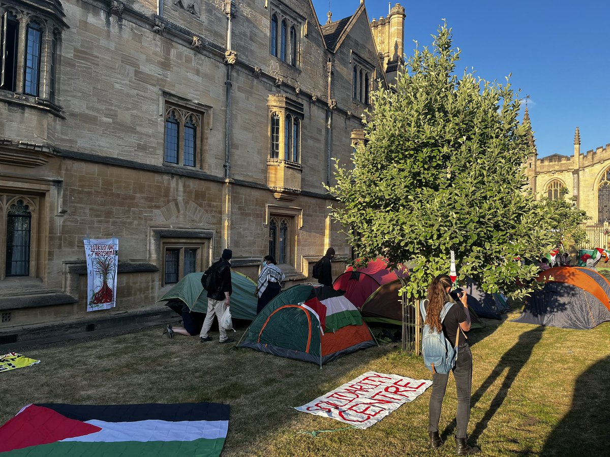 Breaking news: Pro-Palestine encampment reassembled on Magdalen College, University of Oxford grounds

cherwell.org/2025/05/16/pal…