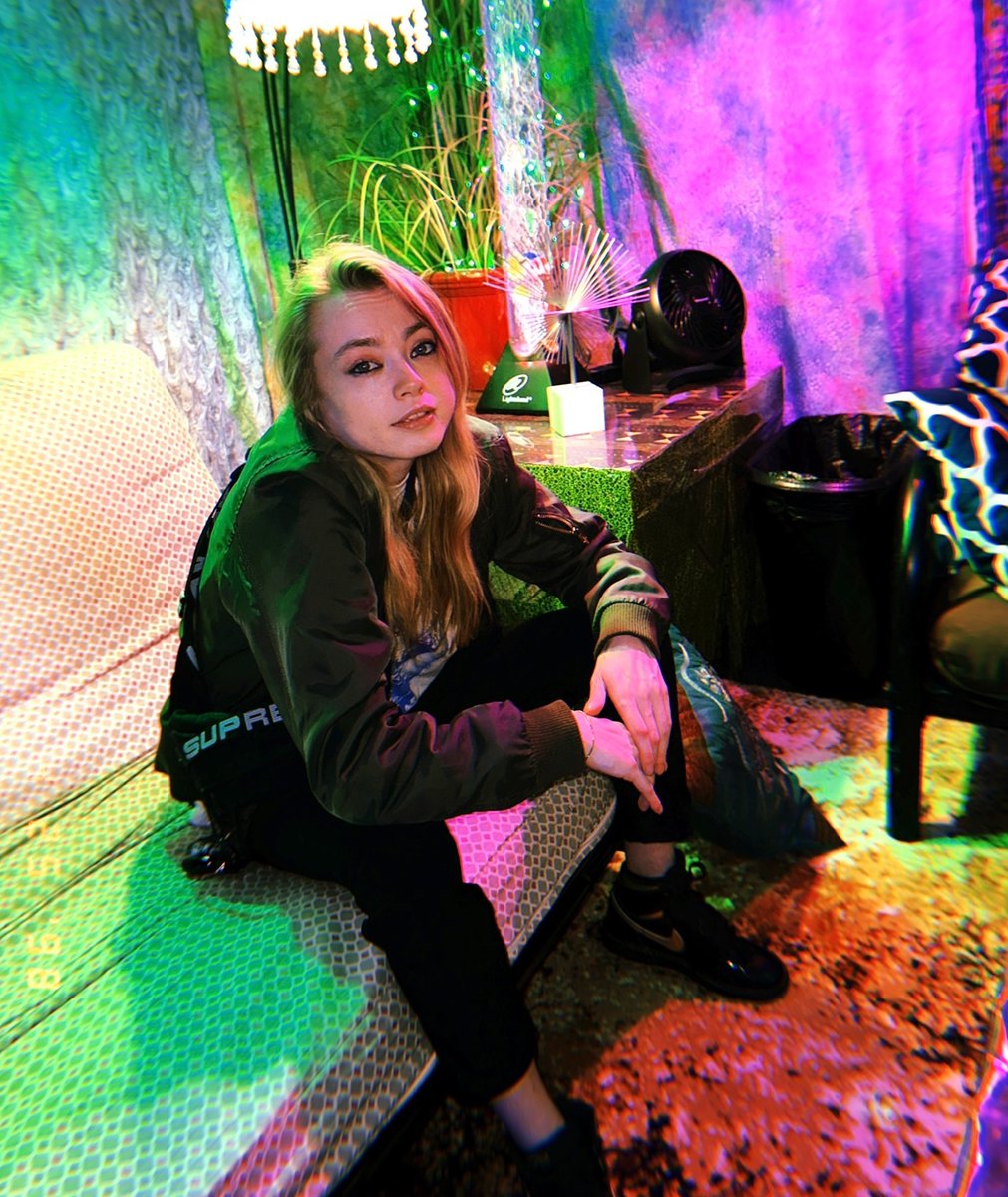 5 months sober. 

April kicked my ass, but i haven't went off the deep end yet. Thank god for friends lmao. Anyway hope ya'll have a good weekend.