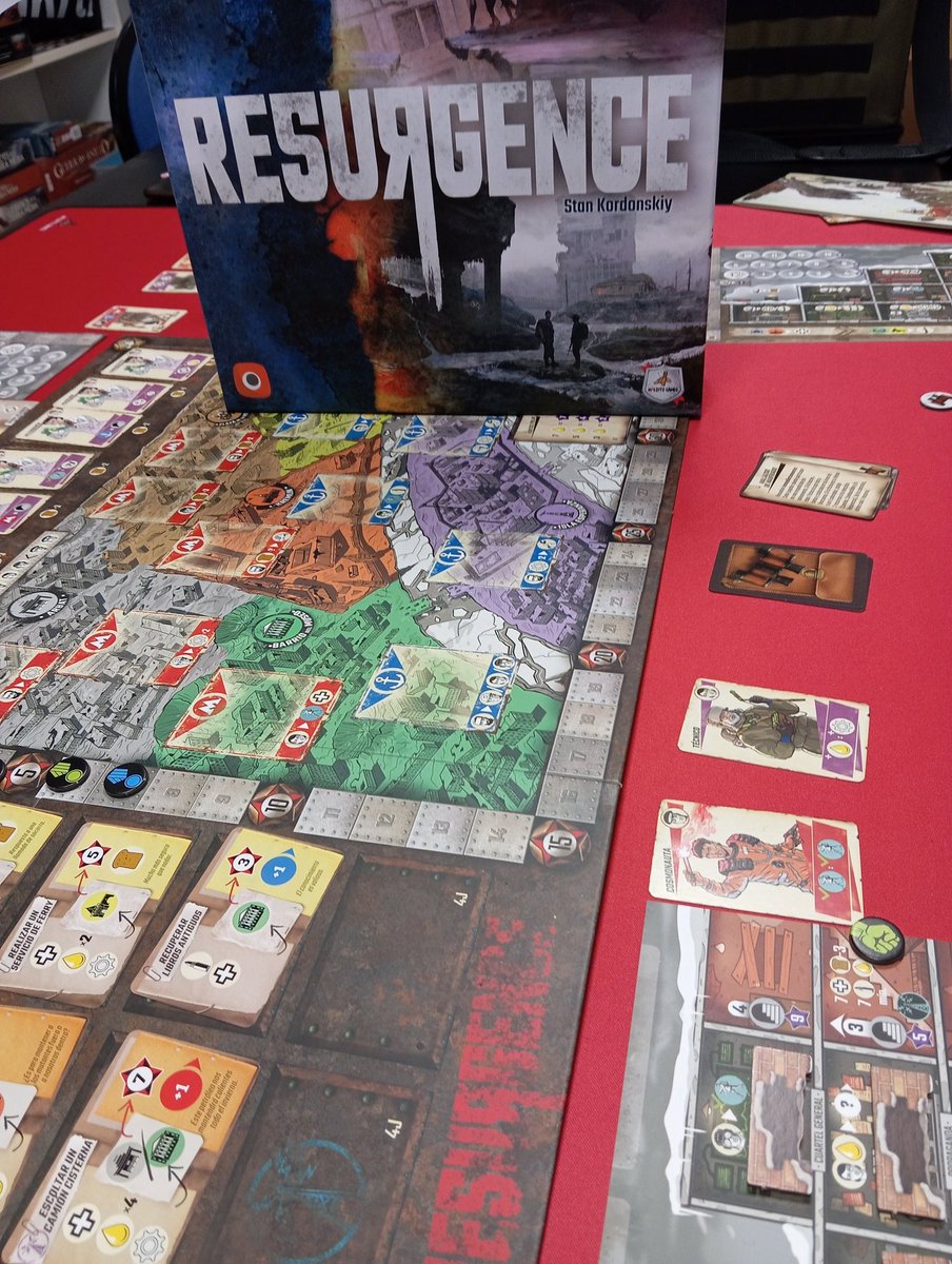 Oye, esto mola mucho, parece que hay mucha complicación, pero luego son pocas acciones. Además es bastante dinámico y con peleillas en el tablero. Simplemente genial