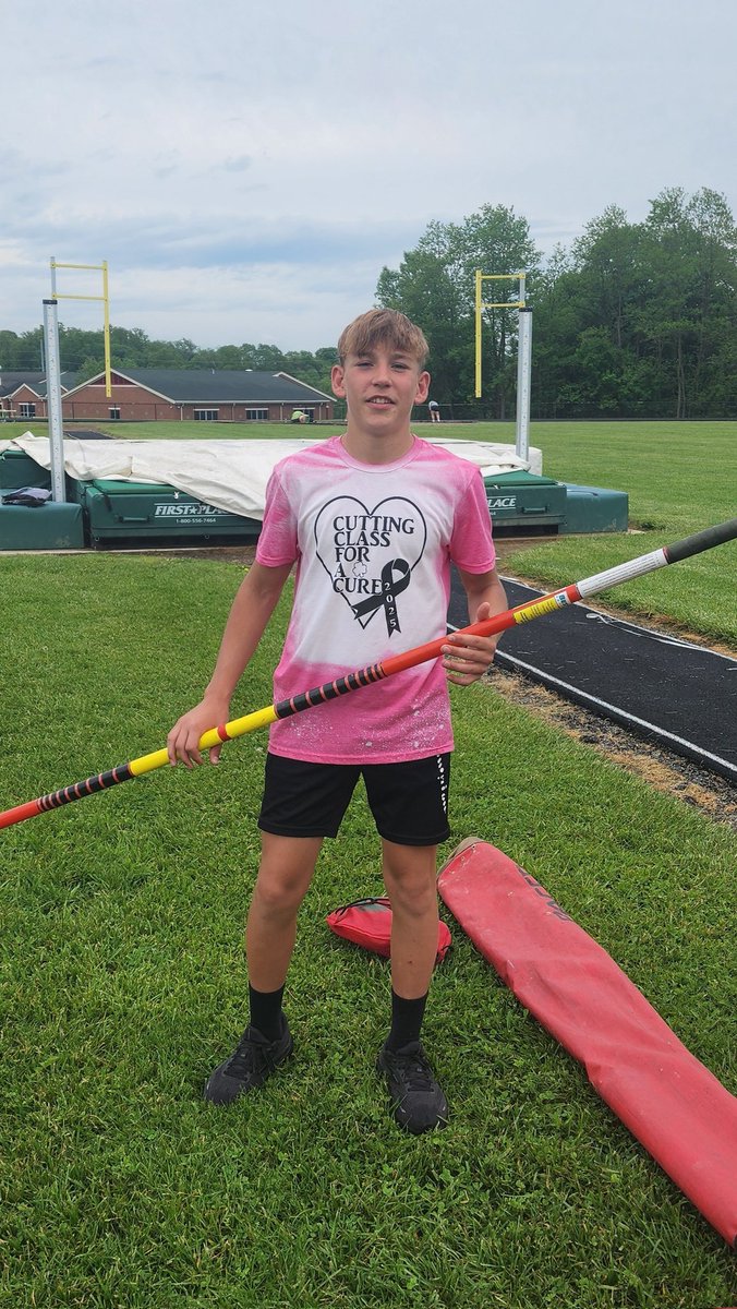 Congratulations to Luke Fuchs for qualifying for the Junior High State Track Championships!  Luke will be Pole Vaulting at Hilliard Darby High School on Saturday, May 17th.

Good luck, Luke!