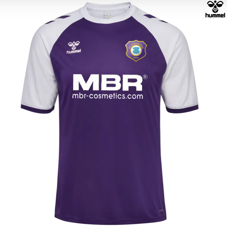 Habe weiter recherchiert nach mögliche neue Trikots und bin bei Hummel fündig geworden, was auch sehr gut mit dem WISMUT AUE Schriftzug als "Retro" passen würde. Also <a href="/FCErzgebirgeAue/">FC Erzgebirge Aue</a> #TwittERZ