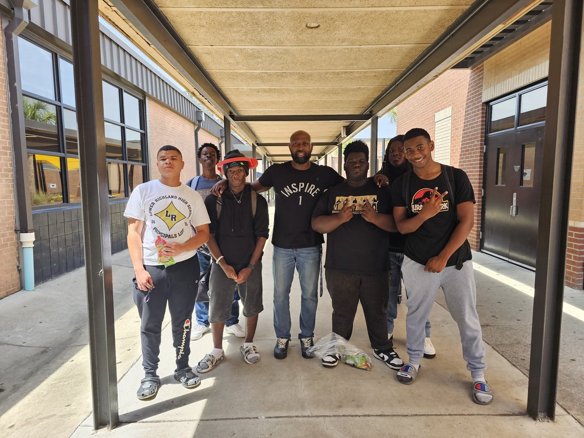 Diamond Male Empowerment last campus clean up. Assisting &amp; supporting the unsung heroes on campus. Service, Humility, Character, Brotherhood.  #inspire1 "The World only wants results"