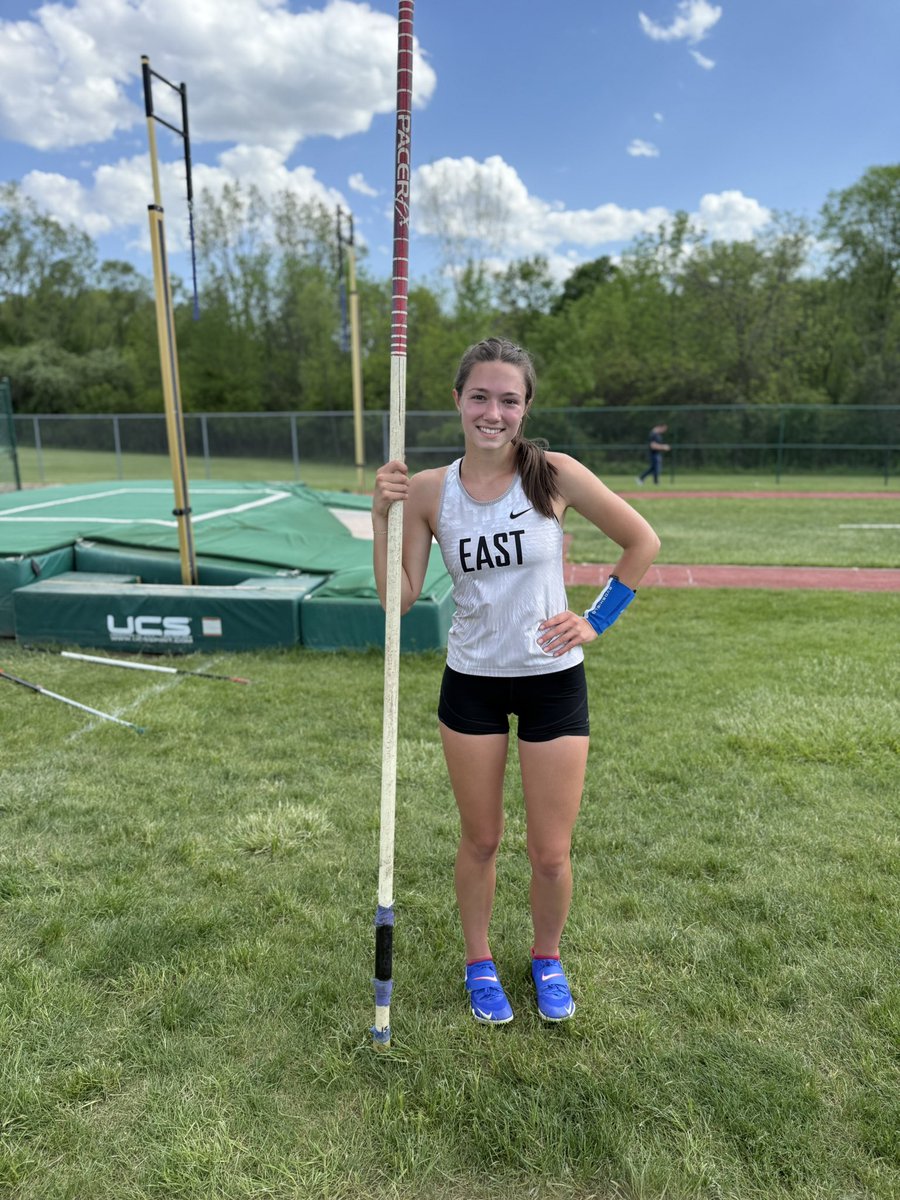 🚨🚨Juliet Zink qualifies for the State Meet in pole vault!!🚨🚨

A role model for hard work, dedication, and big-time caring paying off!!