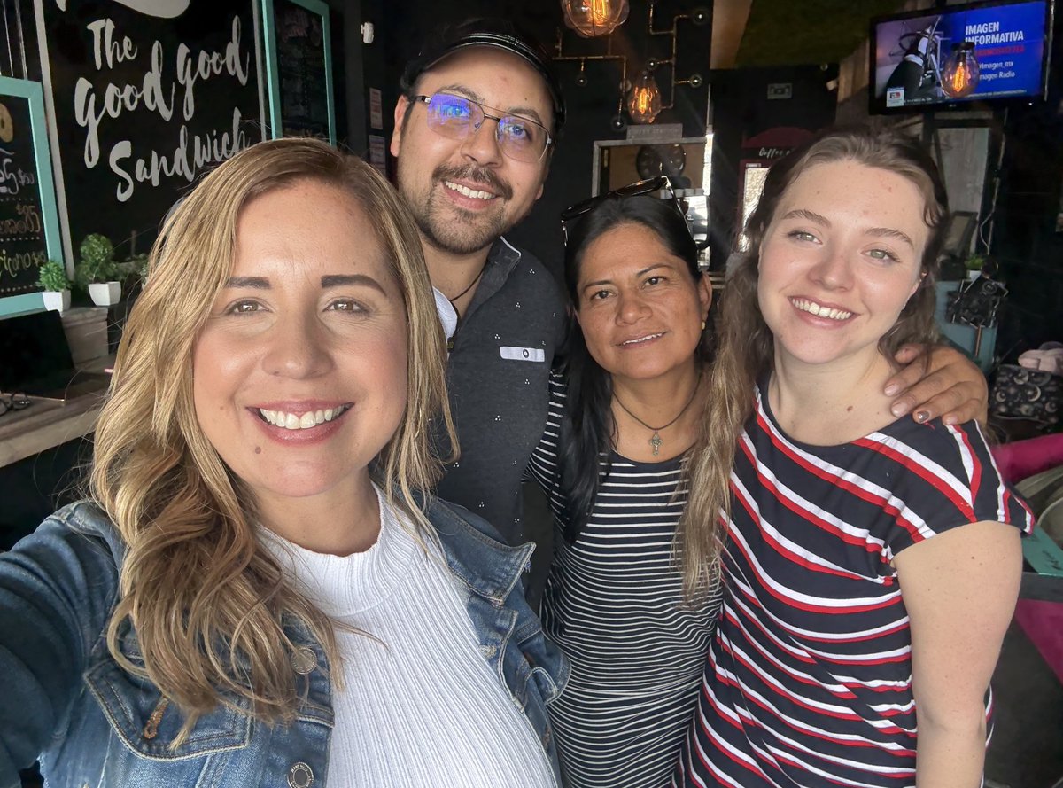 Trabajar por los jóvenes y las familias de Puebla es nuestra prioridad. Junto a Cecy, Janet, Actívate y el Frente Nacional por la Familia, estamos construyendo un futuro lleno de oportunidades, valores y esperanza.

Los jóvenes son el motor del cambio y las familias, el corazón