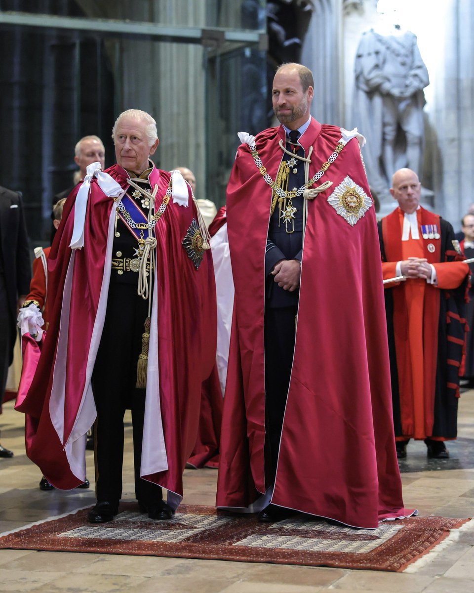 That awkward moment when you turn up to an event having both picked the same outfit from the dressing up box made from the same pair of curtains 😳 #KingandPrince #PrinceWilliam #KingCharlesIII #OrderOfTheBath