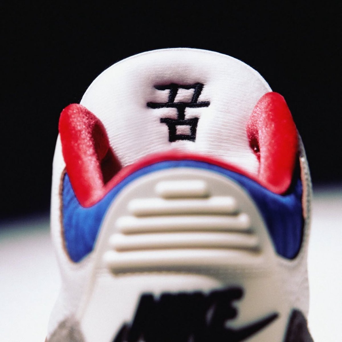 SNKR_TWITR tweet media