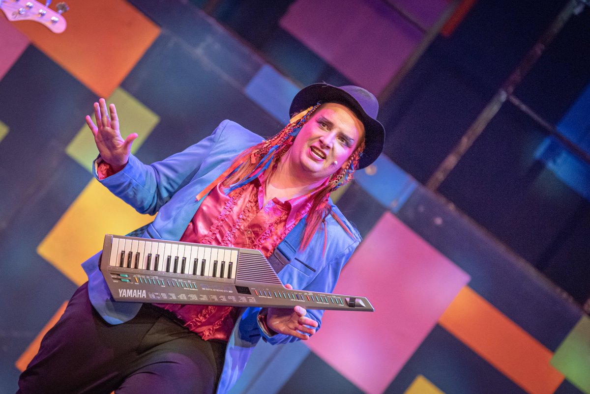 JamieLedwith's tweet image. Looking forward to being back with Nomads Musical Theatre soon to take programme photos for their upcoming production of Sister Act, so for now, here are some snaps from shows from the last couple of years...

 #musicaltheatre #berkshirephotographer #theatrephotographer