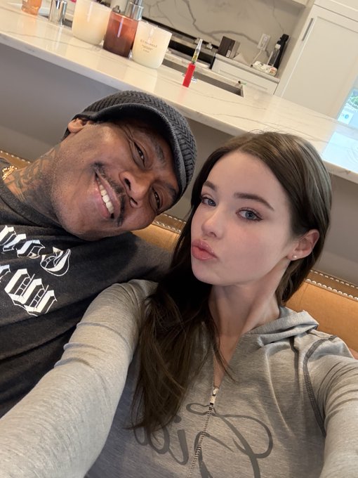 Watch okichloeo's leaked NSFW photo on TwXstars