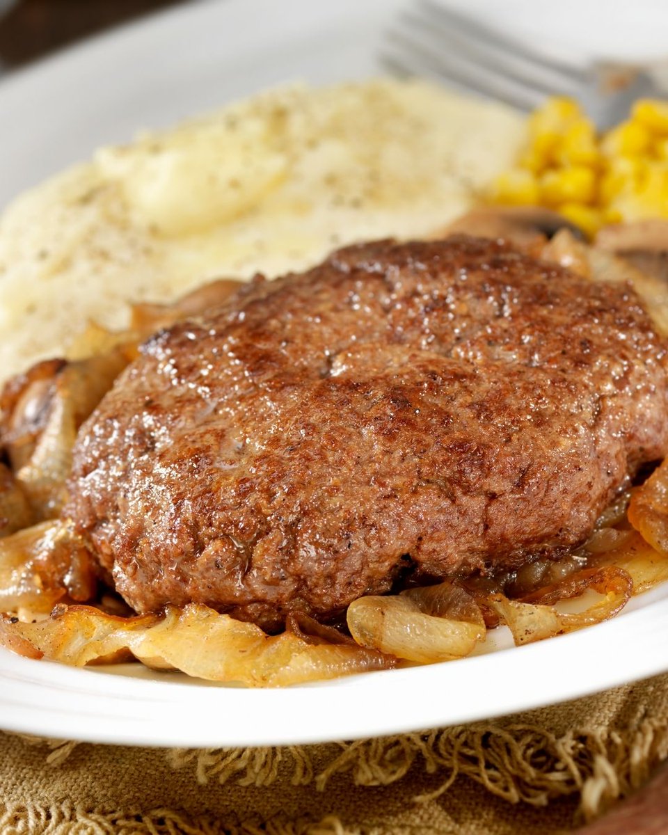 onceuponapesto's tweet image. Learn about Salisbury steak. American physician Dr. Salisbury is said to have invented this beef dish, and as a result, it was named Salisbury steak. 👨‍⚕️ #SalisburySteak #FunFoodFact #SalisburySteakRecipe #GlobalFood