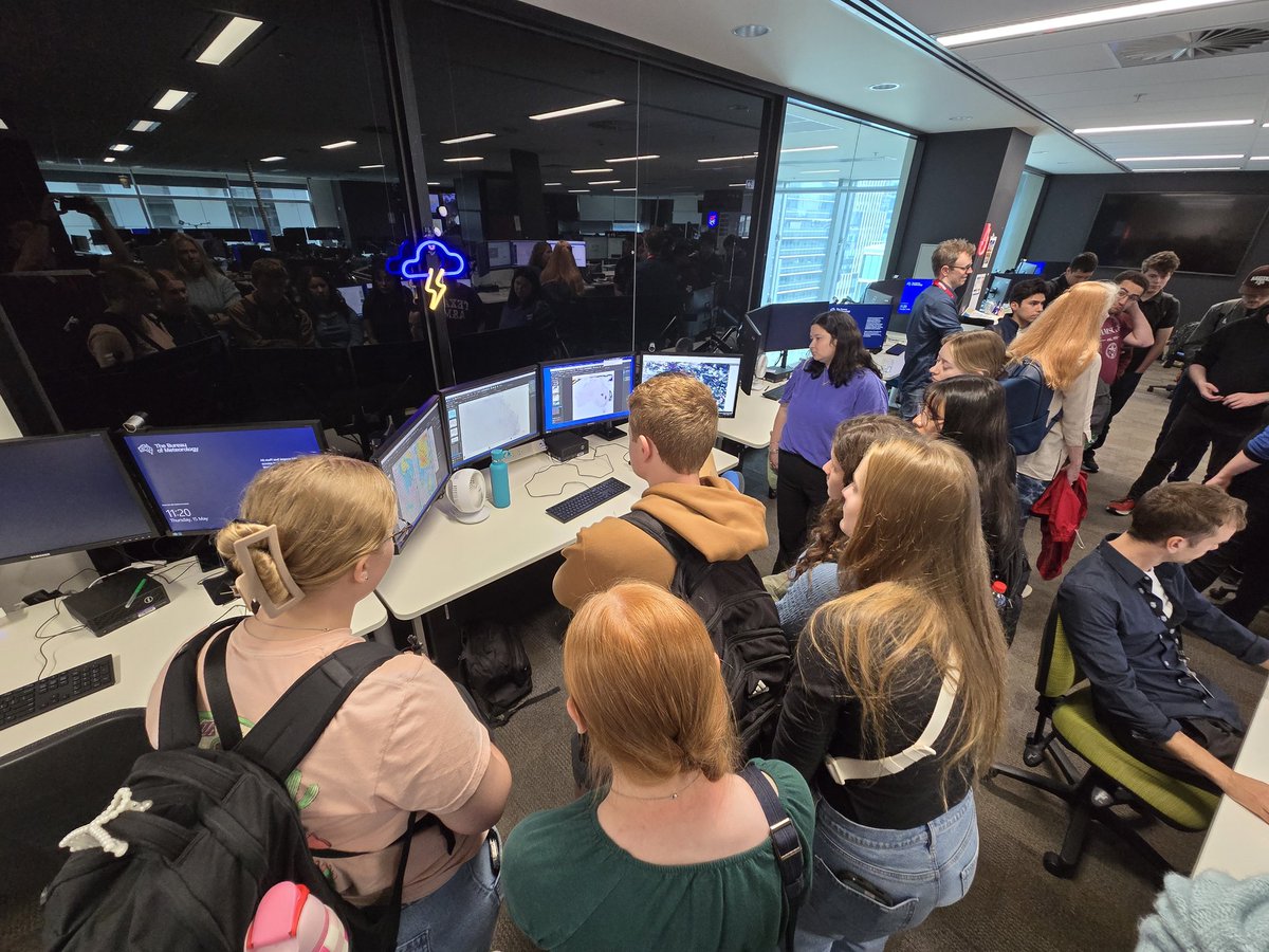 eniels13's tweet image. A whole hearted thanks to all those at the @BOM_au Melbourne office who graciously gave our @tamu_atmo SEA-Met students a tour of their facilities and offered great discussions of their operational capabilities. Can't wait to keep the educational and research coms paths open!